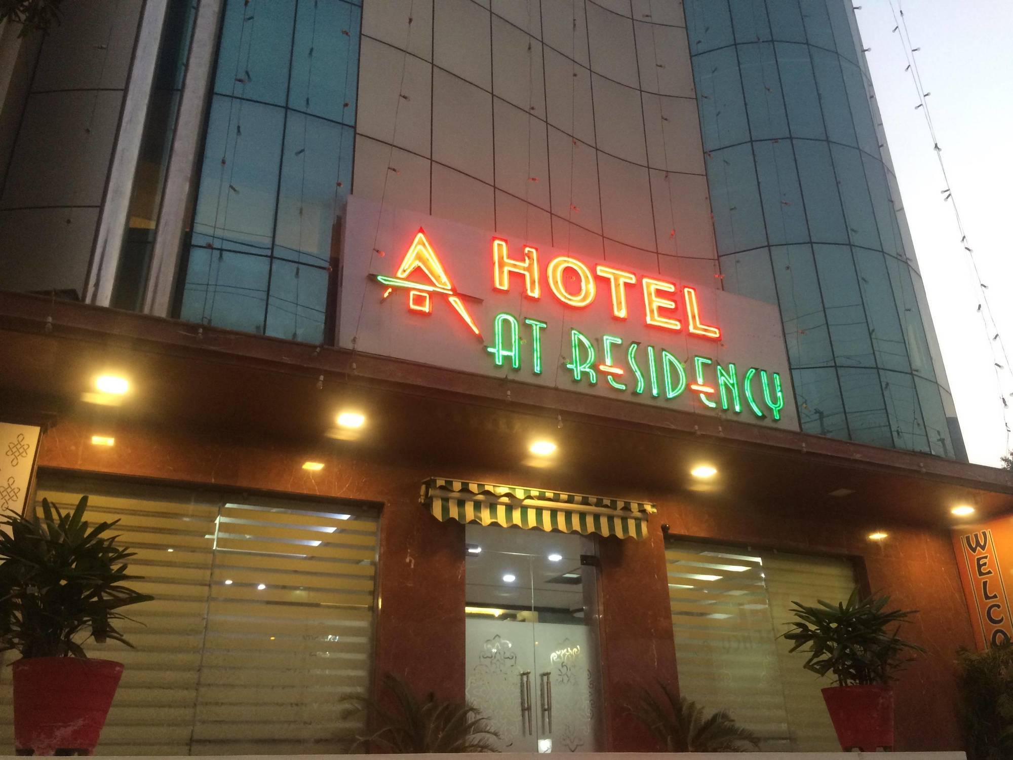 Fabhotel D75 At Residency Ghaziabad Bagian luar foto